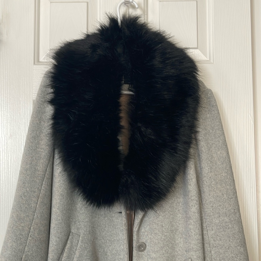 Forever 21 Black faux fur collar